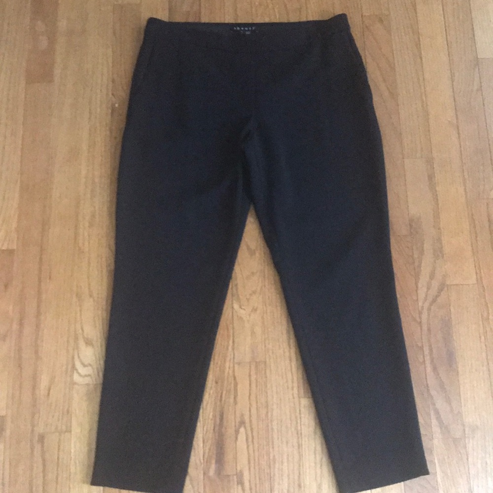 Theory Cropped Pant. Style: Thaniel. Black. Sz. 10